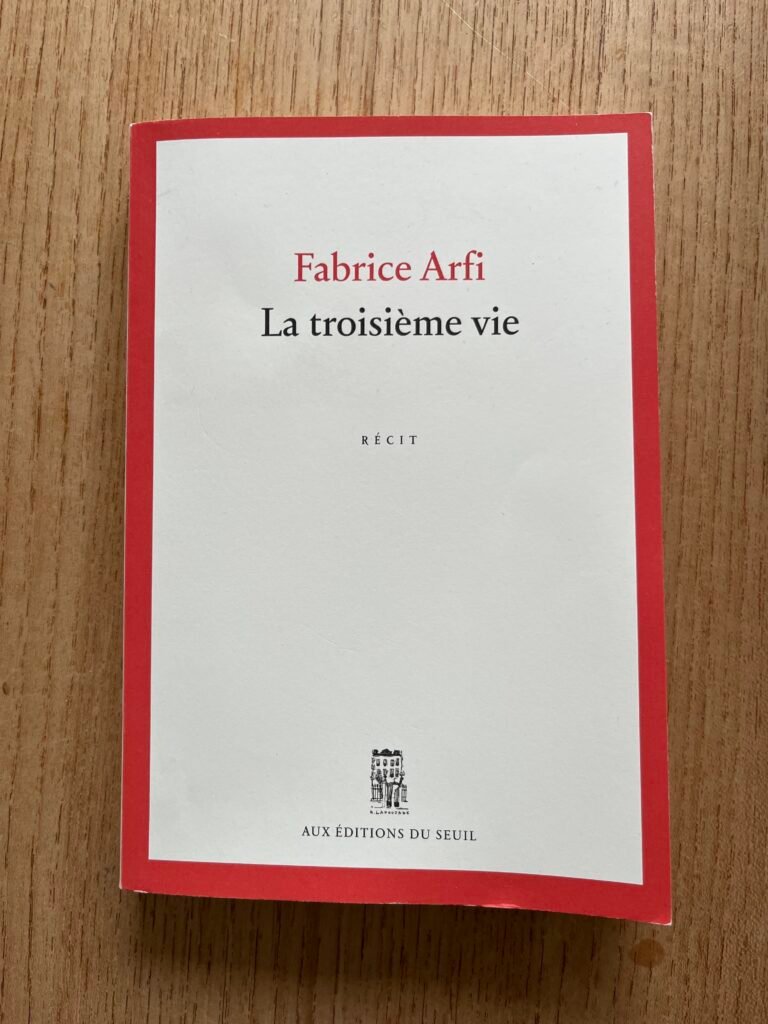 Couverture du livre de Fabrice Arfi : La troisième vie. Editions du Seuil